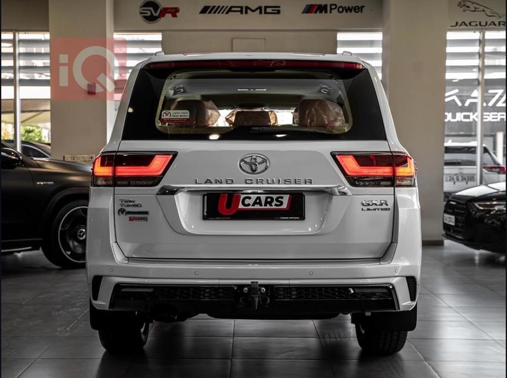 تۆیۆتا لاند کروزەر